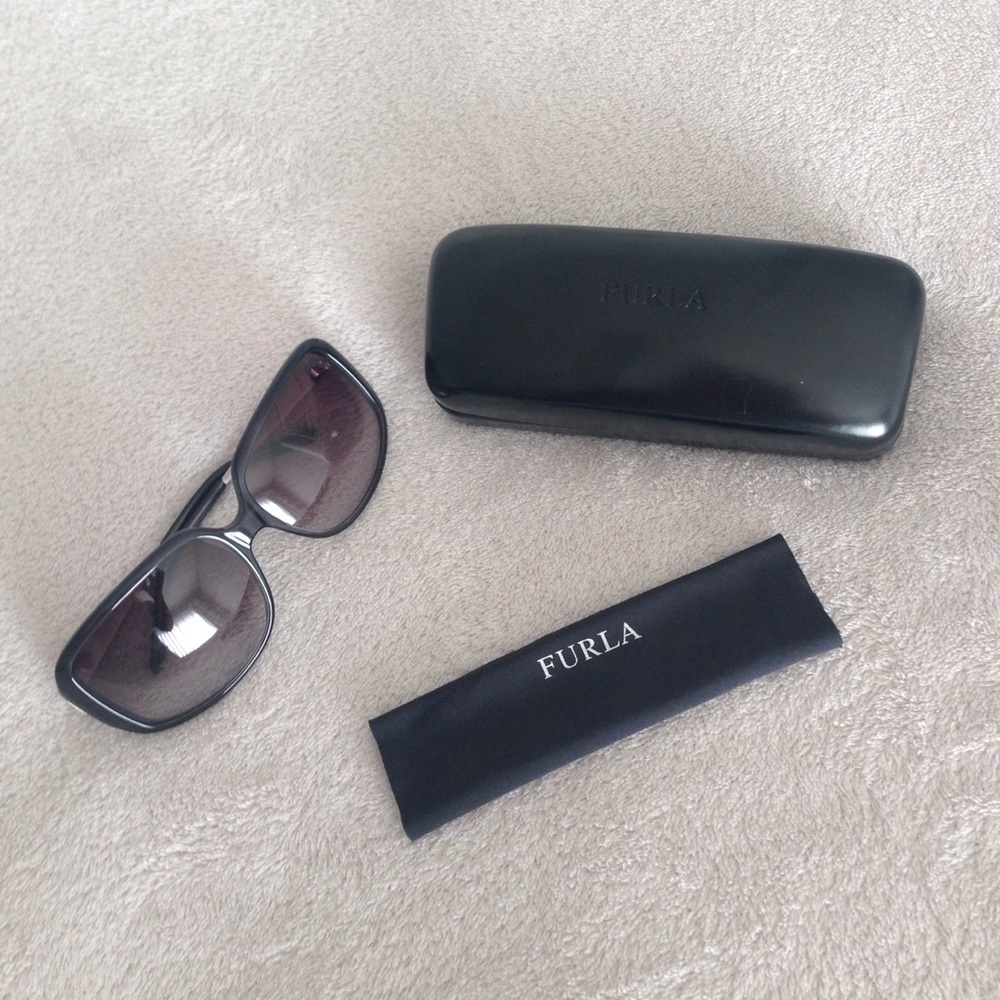 Furla “Wally” sunglasses